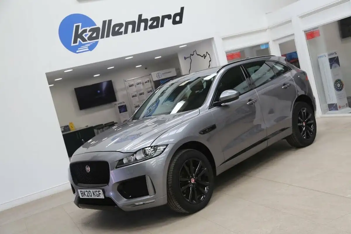 2020-jaguar-f-pace-20i-chequered-flag-big-6