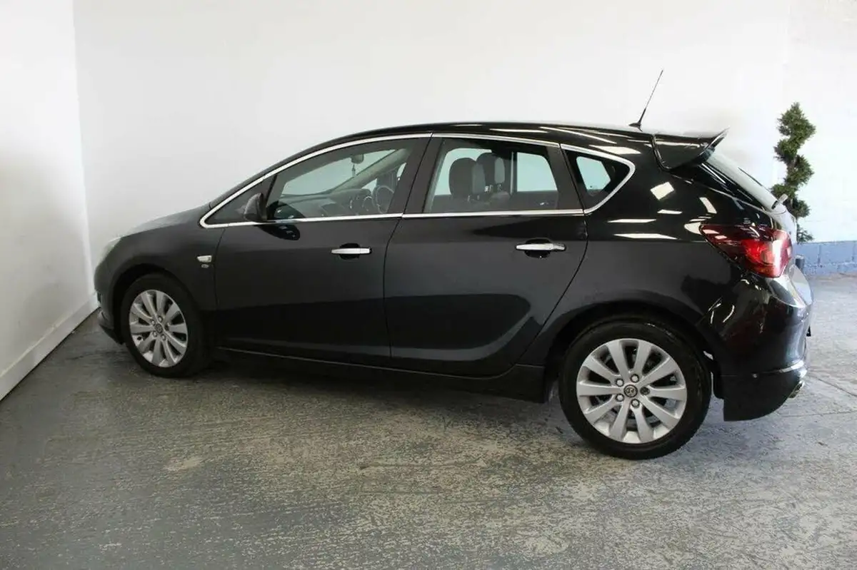 2012-vauxhall-astra-20td-elite-16v-165ps-ecoflex-ss-big-9