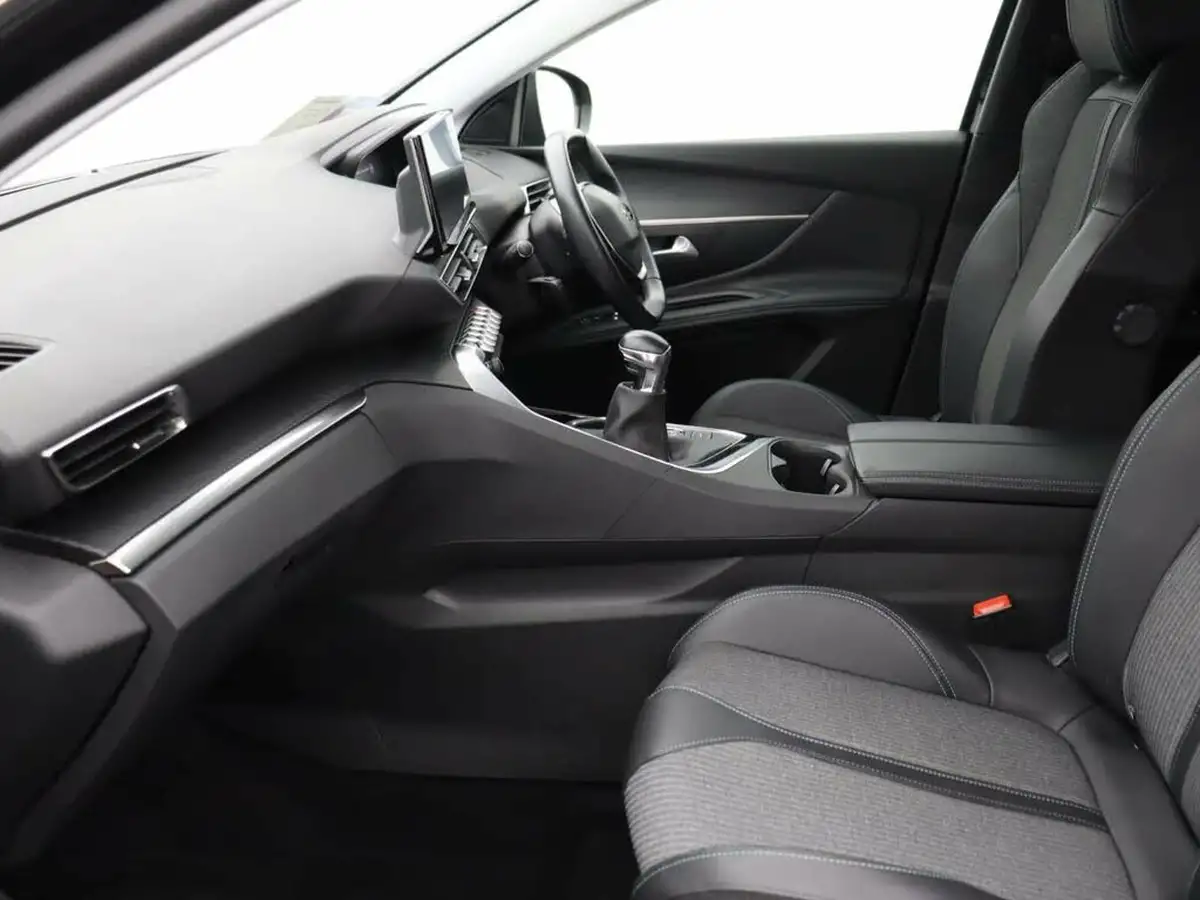 2022-peugeot-3008-suv-12-puretech-allure-big-29
