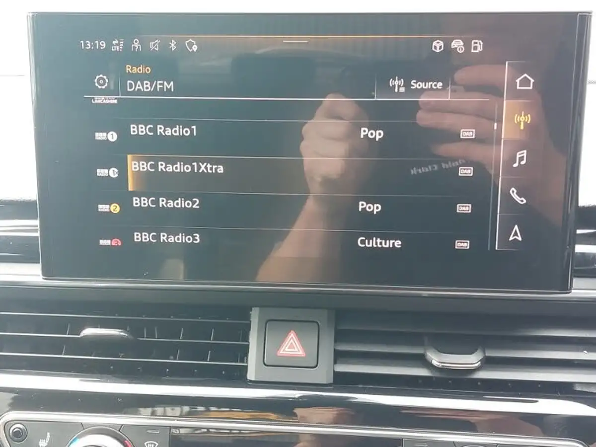 2023-audi-a4-20-35-tfsi-black-edition-big-10