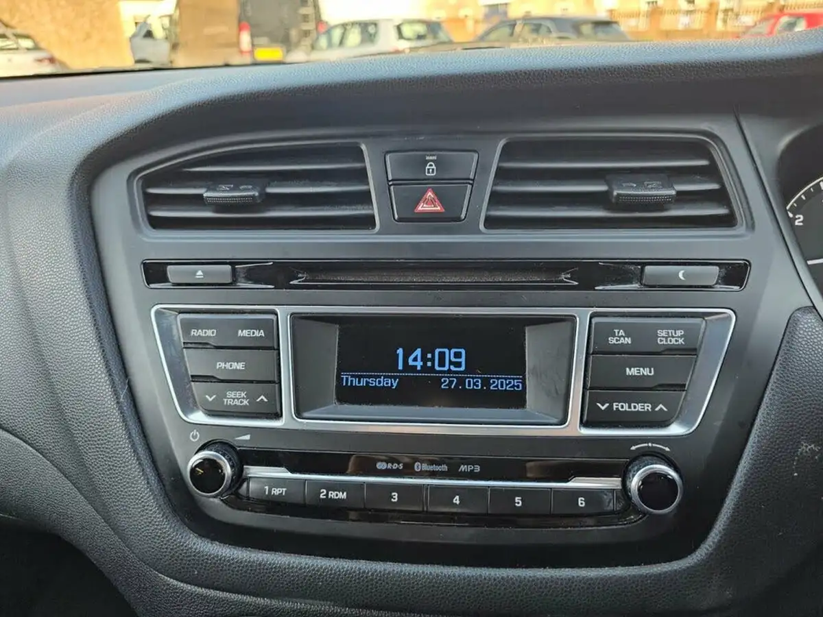 2016-hyundai-i20-12-go-big-17