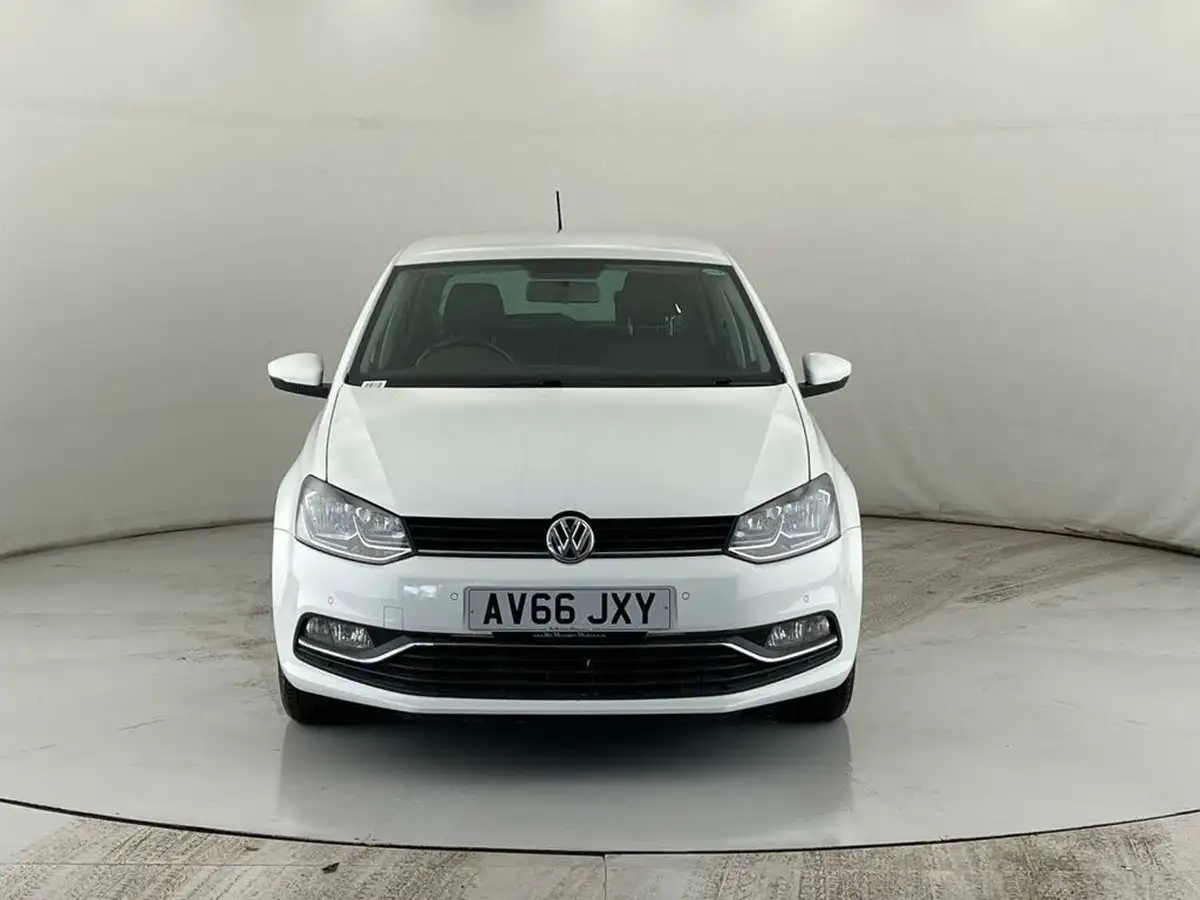 2016-volkswagen-polo-12-tsi-match-5d-big-1