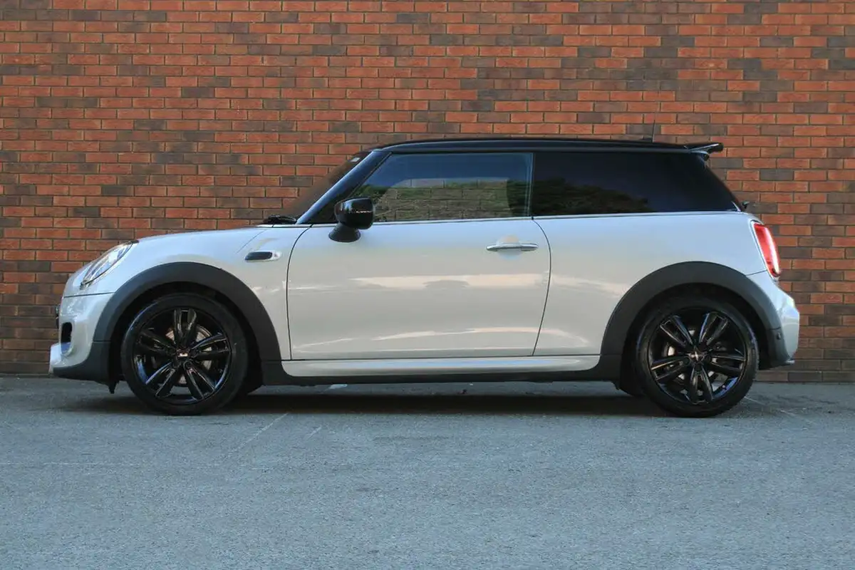 2019-mini-cooper-15-cooper-sport-hatchback-3d-big-13