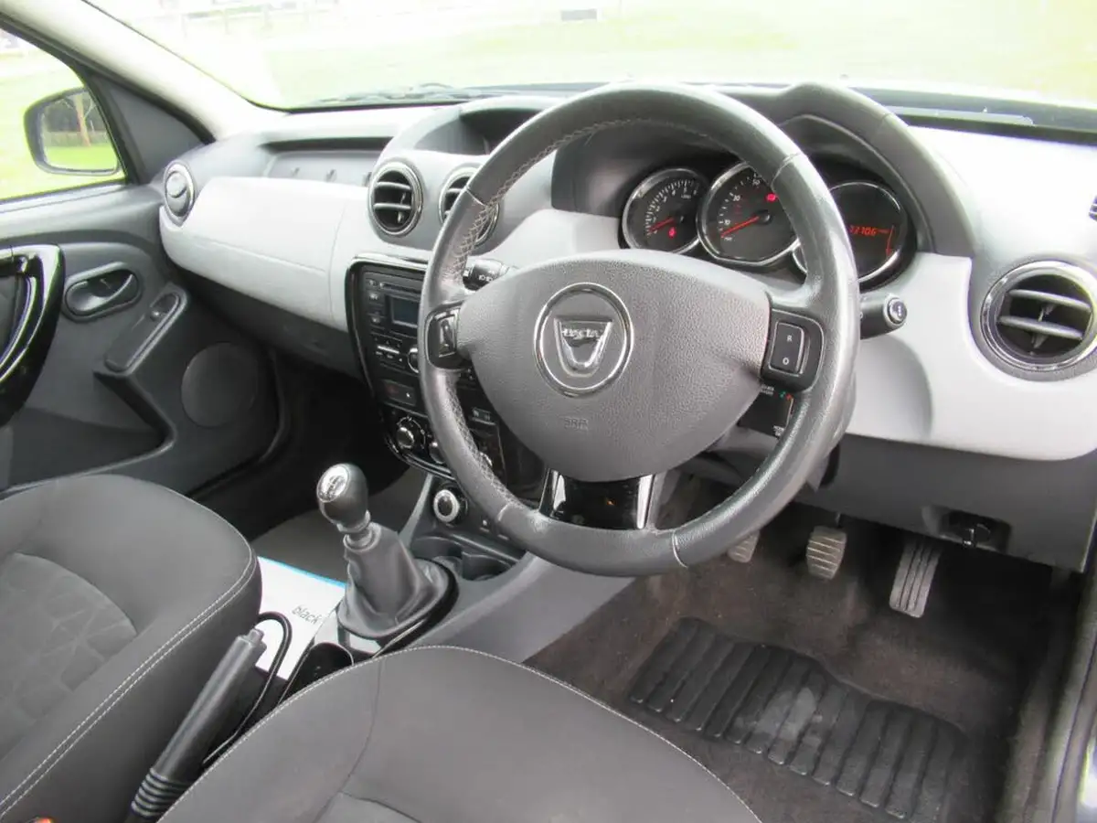 2016-dacia-duster-15dci-laureate-110bhp-4x4-station-wagon-5d-big-13