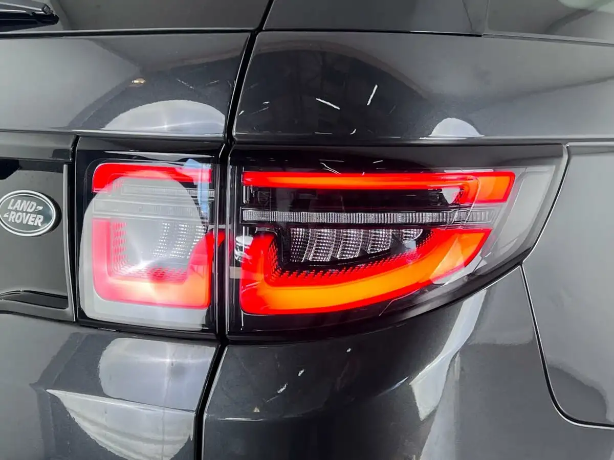 2022-land-rover-discovery-sport-15-p300e-r-dynamic-se-big-4