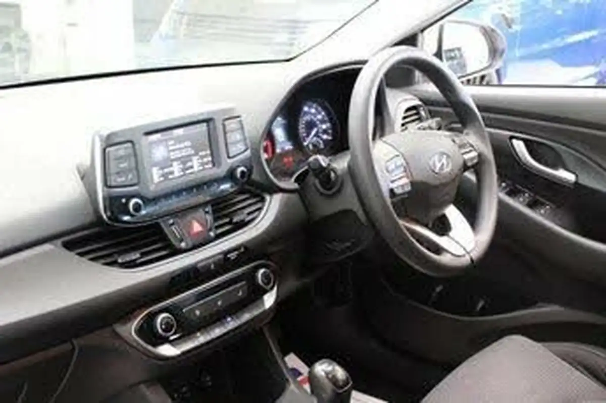 2018-hyundai-i30-10-t-gdi-isg-tourer-big-13