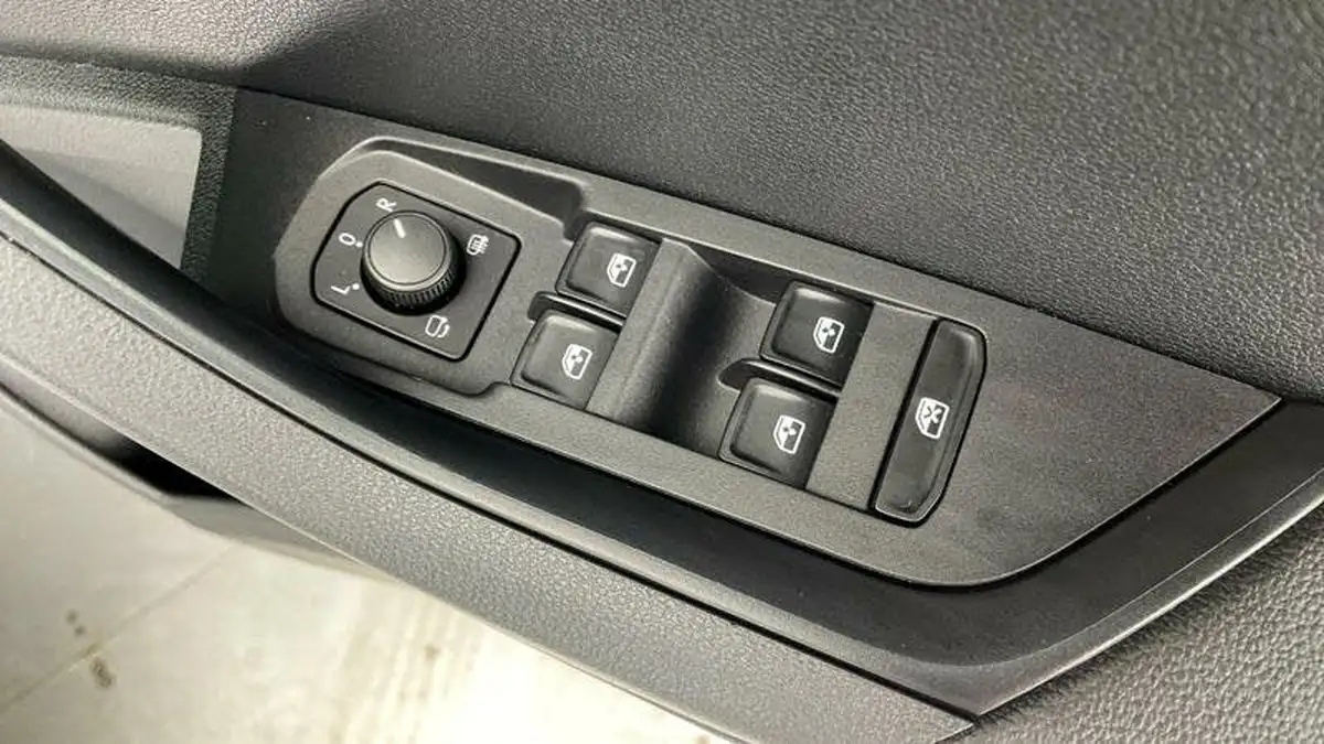2022-skoda-karoq-10-tsi-se-l-big-18