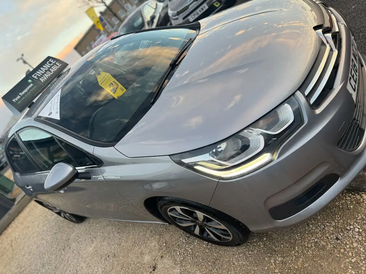 2017-citroen-c4-16bluehdi-edition-big-10