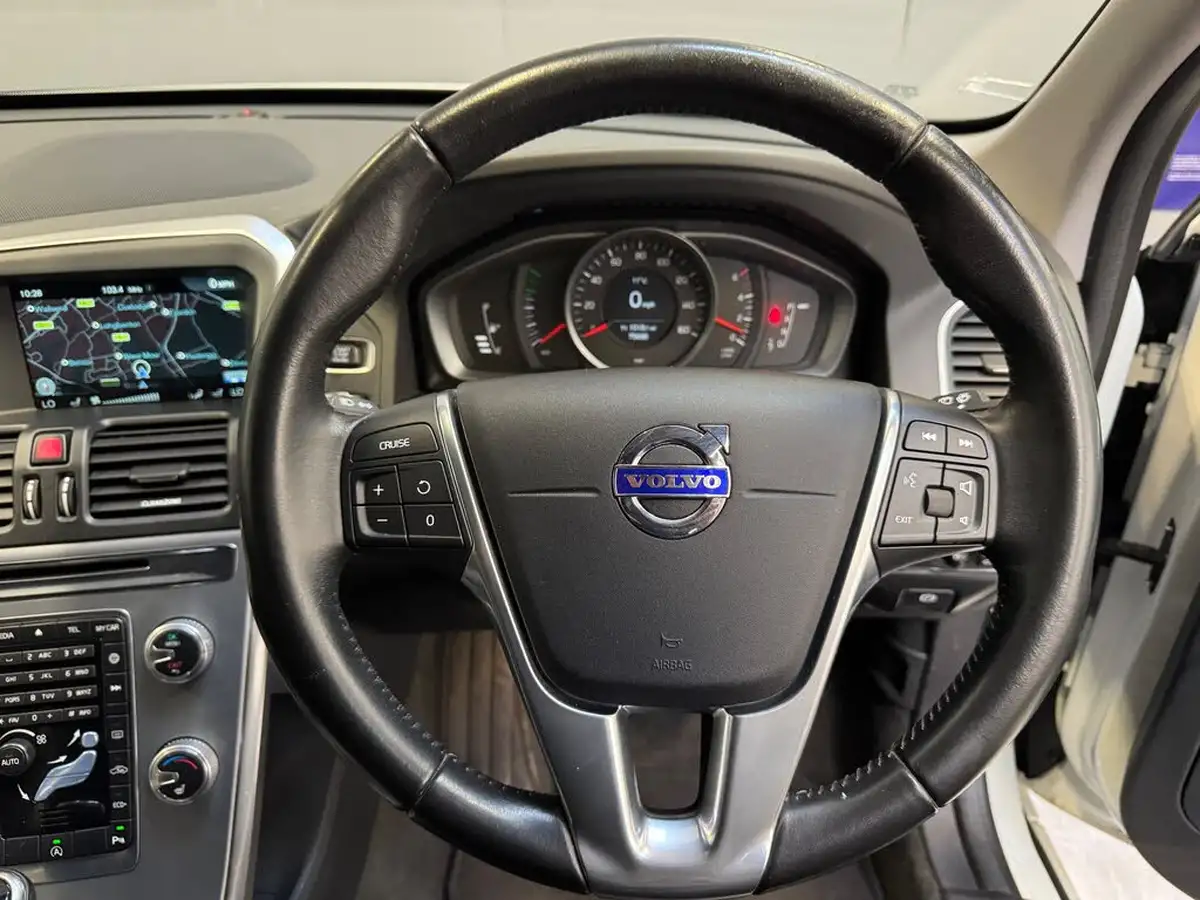 2016-volvo-xc60-20td-d4-se-nav-geartronic-big-12
