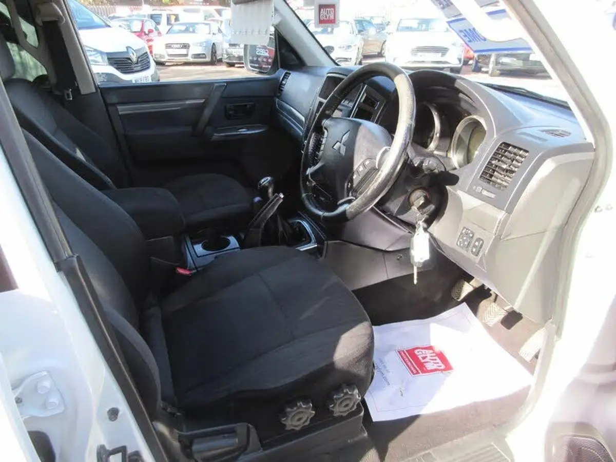 2014-mitsubishi-shogun-32td-sg2-32-di-dc-4work-lwb-window-van-big-7