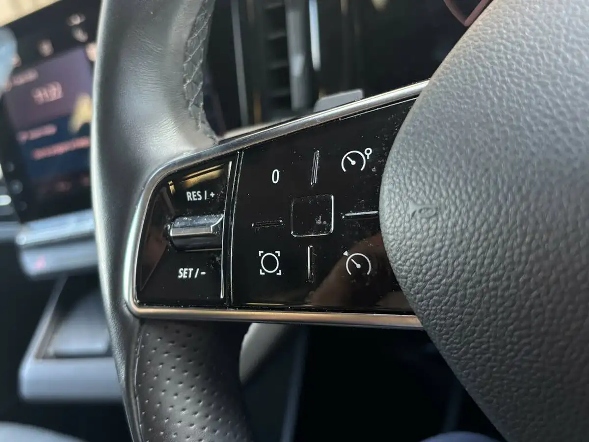 2022-renault-megane-e-tech-e-equilibre-big-16