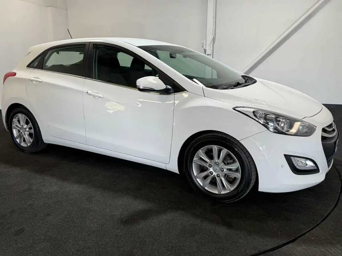 2012-hyundai-i30-16td-style-110ps-auto-big-7