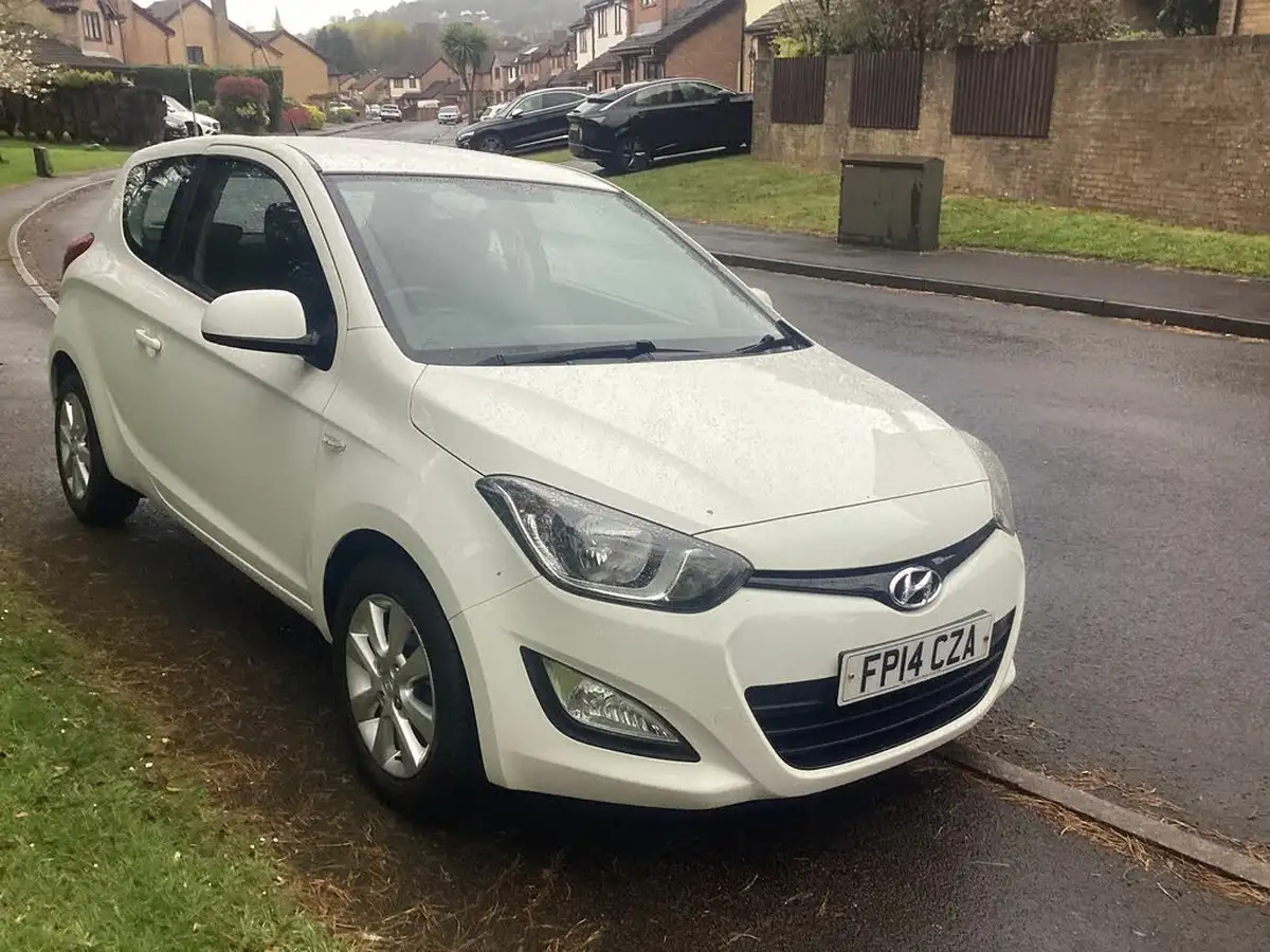 2014-hyundai-i20-12-active-3d-big-1