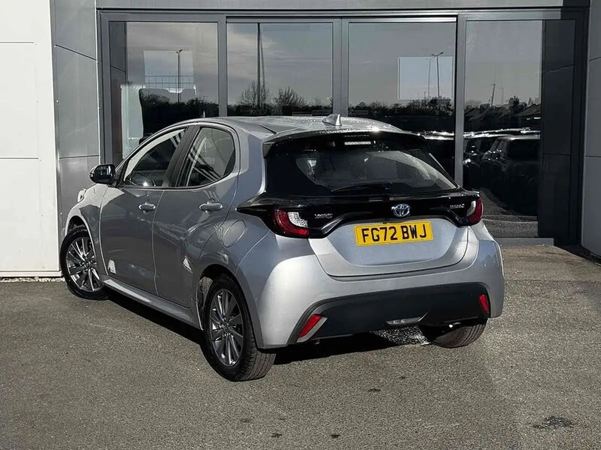 2022-toyota-yaris-15-vvt-i-icon-big-1