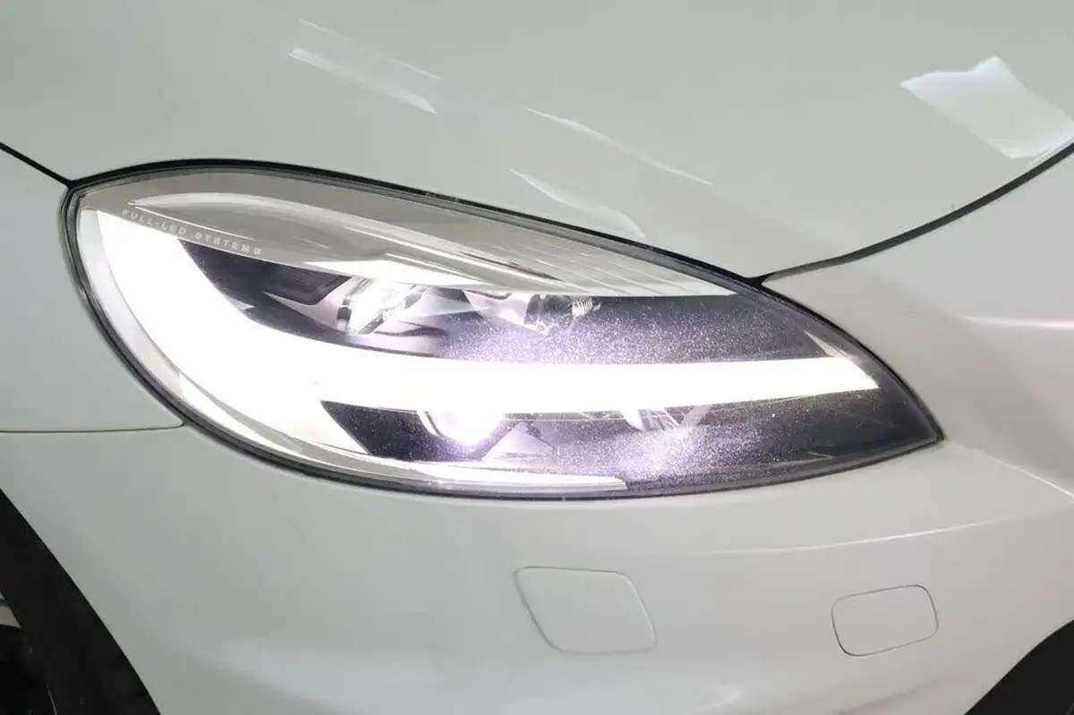 2016-volvo-v40-20td-d2-r-design-big-10