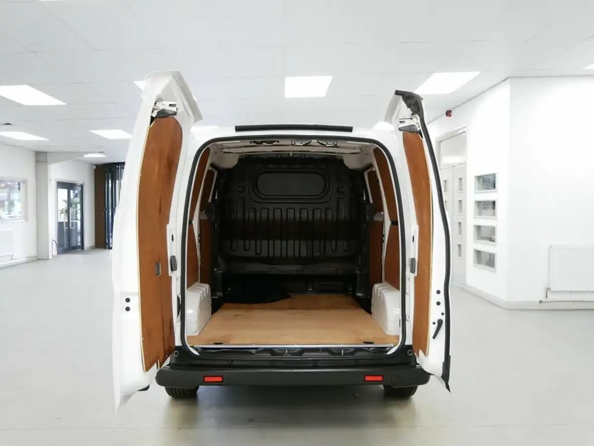2021-nissan-env200-e-tekna-rapid-panel-van-big-3