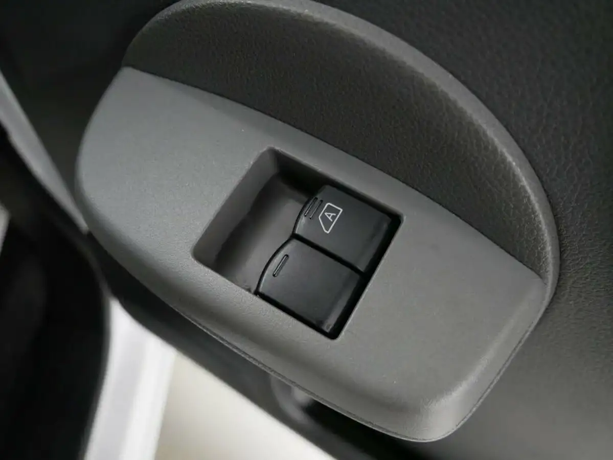 2021-nissan-env200-e-tekna-rapid-panel-van-big-29