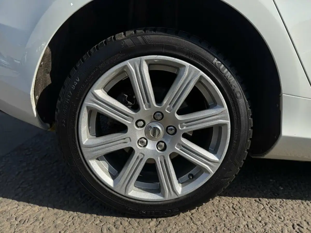 2016-volvo-v40-15-t2-inscription-big-27
