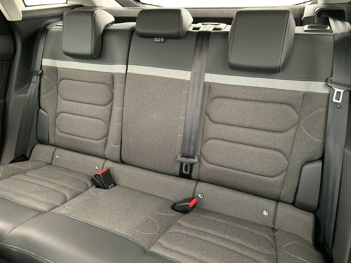 2021-citroen-c4-e-shine-big-18