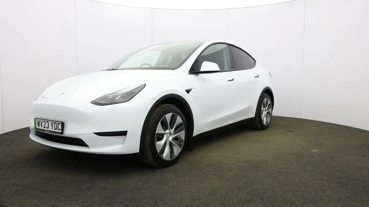 2023-tesla-model-y-e-rwd-big-28