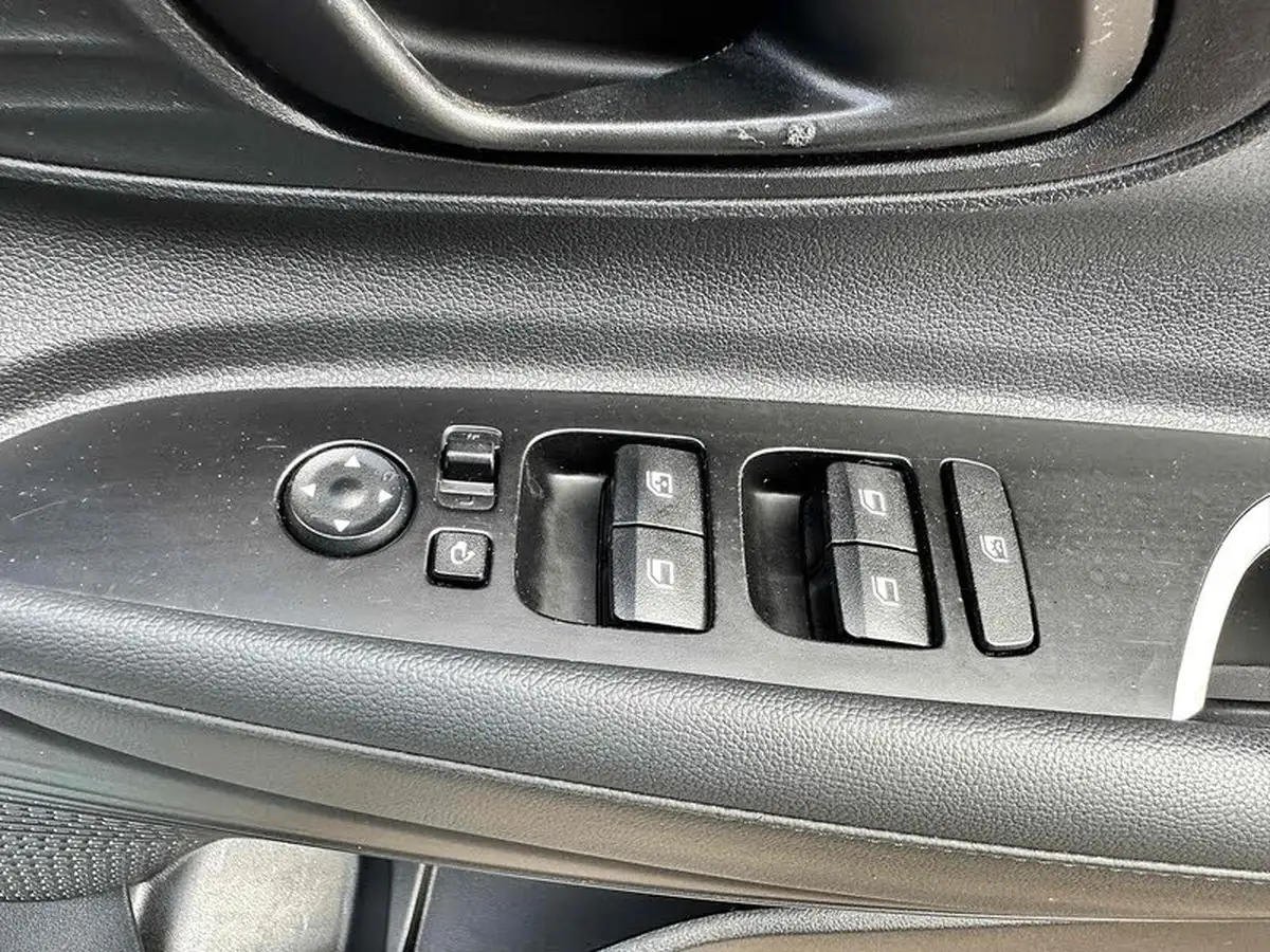 2022-hyundai-bayon-10-t-gdi-se-connect-dct-big-35