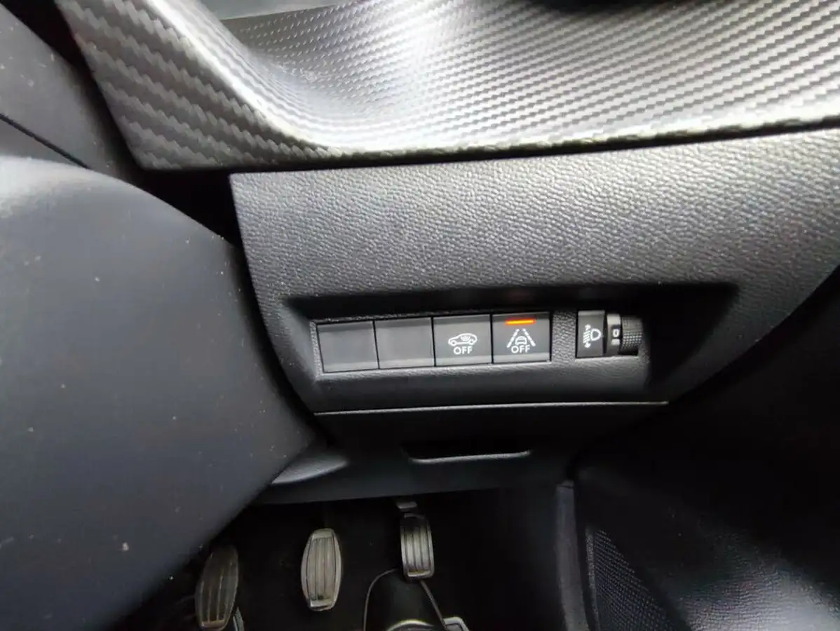 2022-peugeot-208-12-puretech-allure-premium-100bhp-big-19