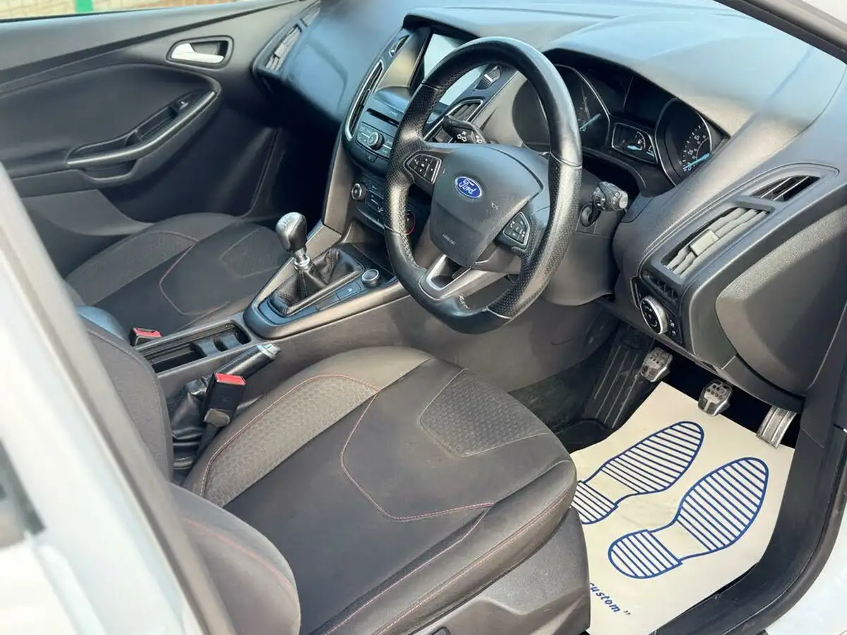 2017-ford-focus-15tdci-st-line-hatchback-big-22