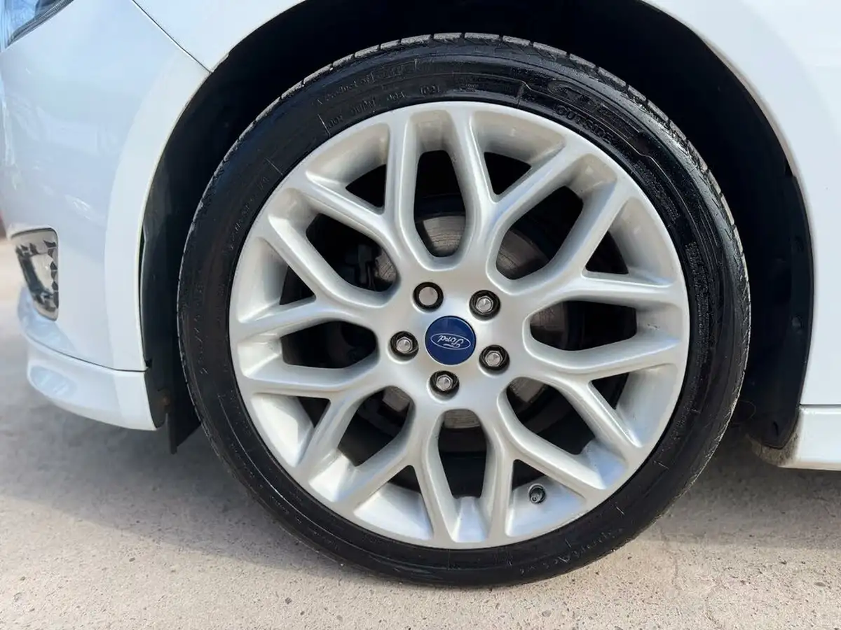2017-ford-focus-15tdci-st-line-hatchback-big-46