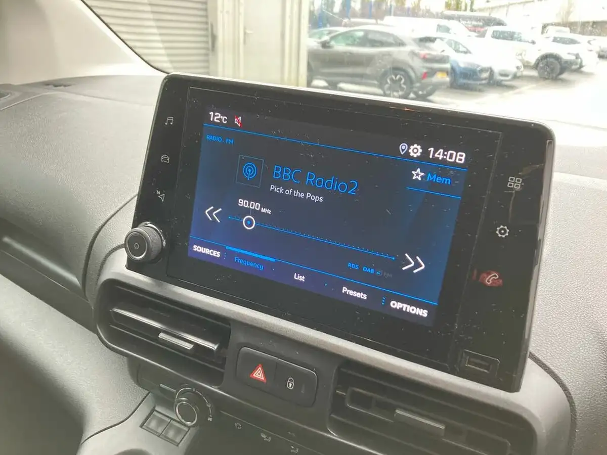 2023-peugeot-partner-15-bluehdi-1000-professional-premium-100pseu6d-ss-big-40