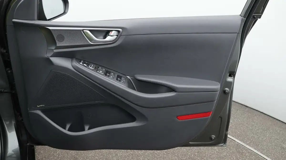 2022-hyundai-ioniq-e-premium-electric-big-15