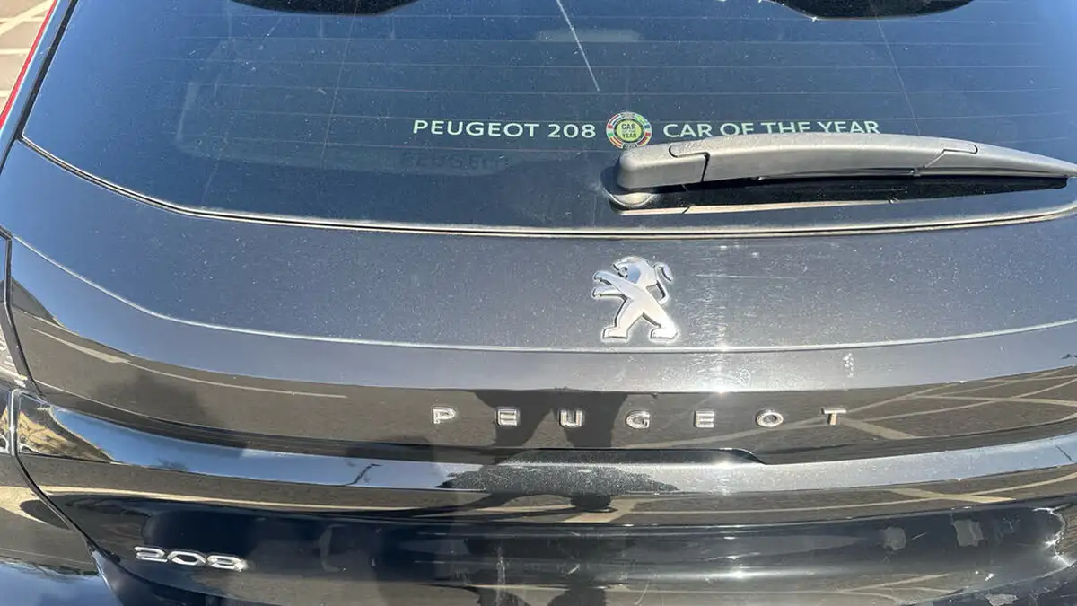 2021-peugeot-208-12-puretech-allure-premium-100bhp-eat8-big-25