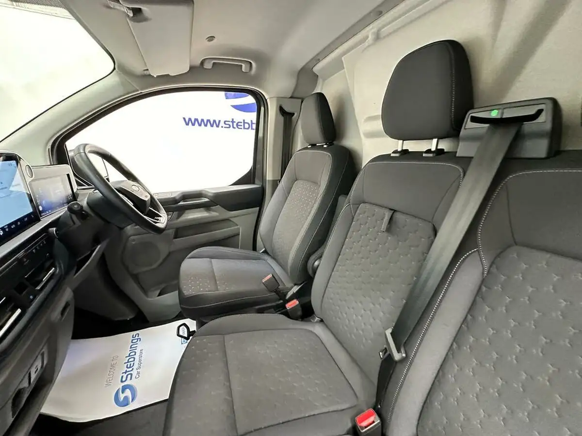 2023-ford-transit-custom-20tdci-280-l1h1-limited-136pseu6e-panel-van-1996cc-auto-big-24