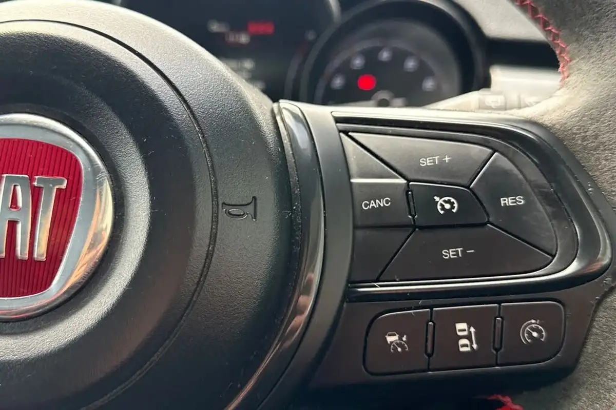 2020-fiat-500x-10-firefly-turbo-sport-big-32