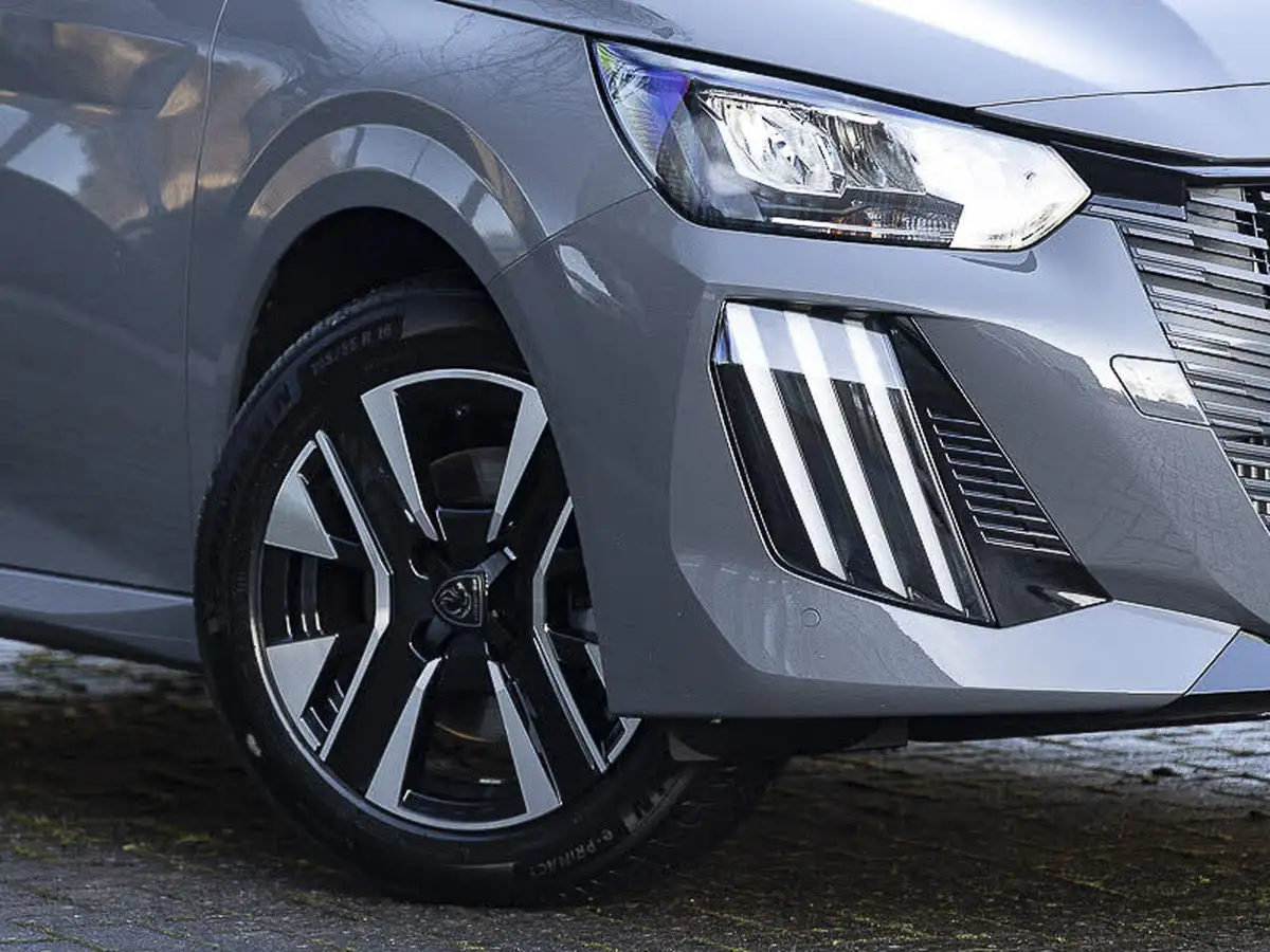 2025-peugeot-208-12-puretech-allure-big-19