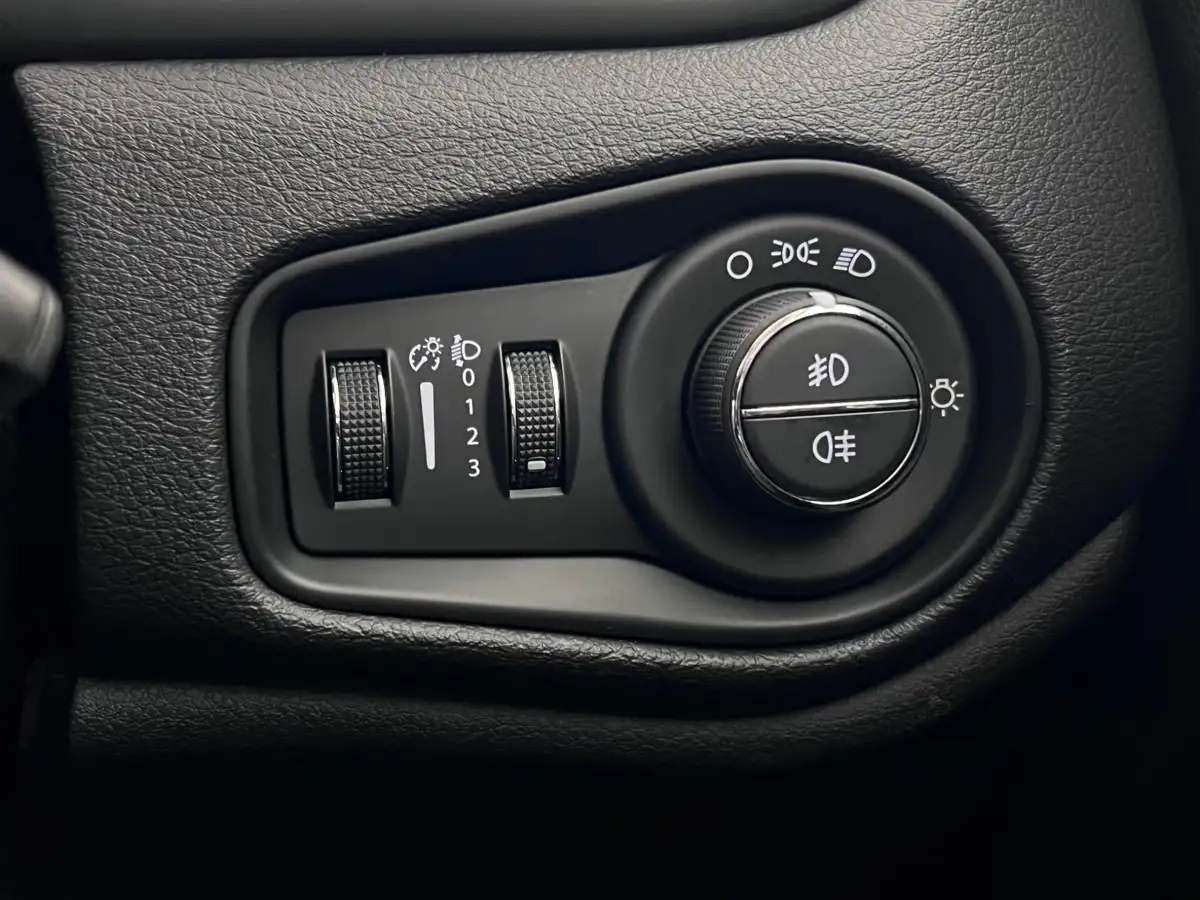 2016-jeep-renegade-16-multijet-ii-limited-ss-big-24
