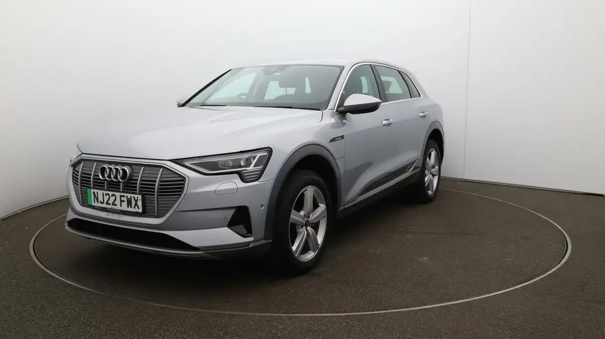 2022-audi-e-tron-55e-technik-station-wagon-big-28