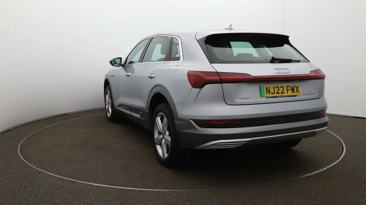 2022-audi-e-tron-55e-technik-station-wagon-big-52