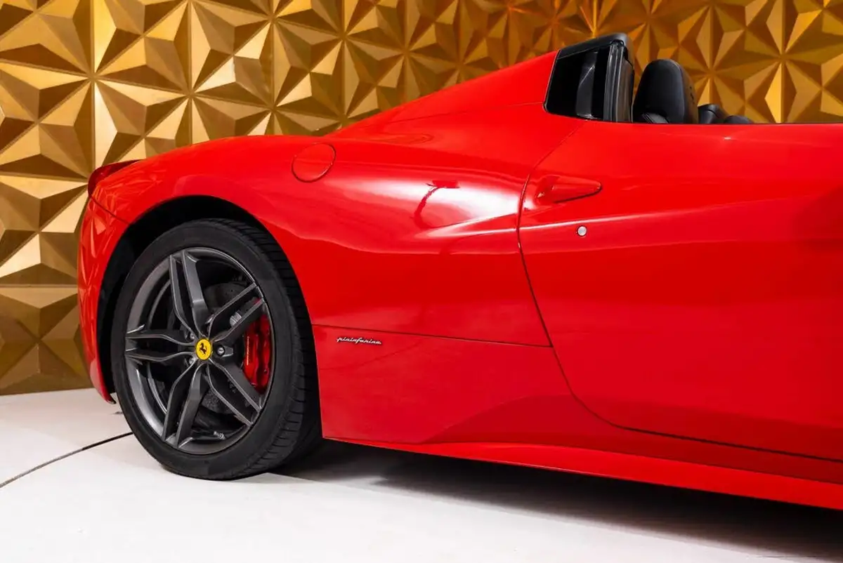 2012-ferrari-458-45-spider-big-21