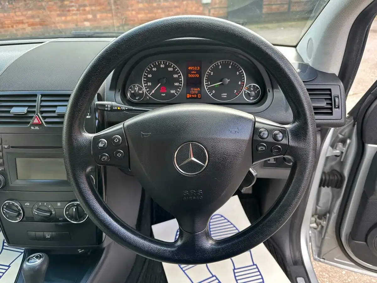 2010-mercedes-benz-a-class-15-a160-classic-se-5d-cvt-big-16