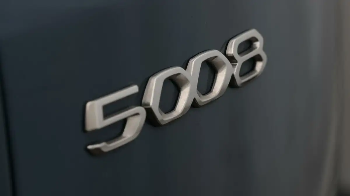 2023-peugeot-5008-suv-15-bluehdi-allure-130ps-eat8-big-22