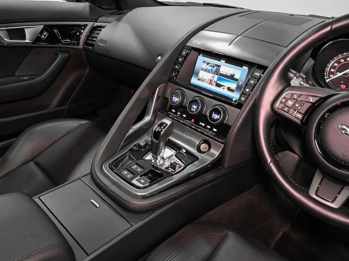2015-jaguar-f-type-30-s-coupe-awd-quickshift-big-12