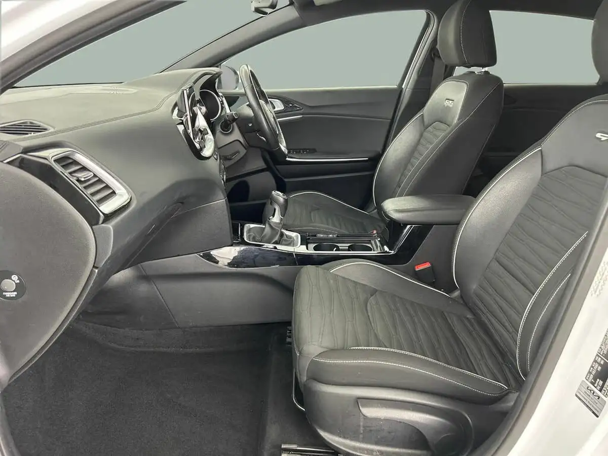 2022-kia-pro-ceed-15-t-gdi-gt-line-big-19