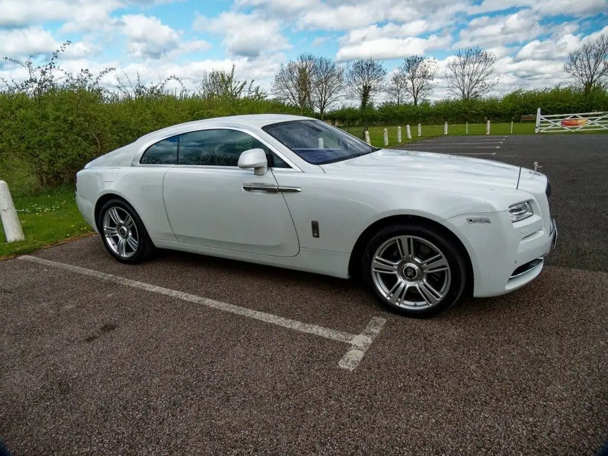 2016-rolls-royce-wraith-66-big-23