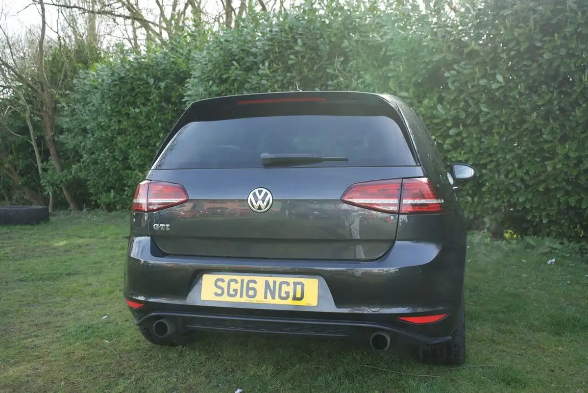2016-volkswagen-golf-20-tsi-gti-220ps-hatchback-5d-big-15