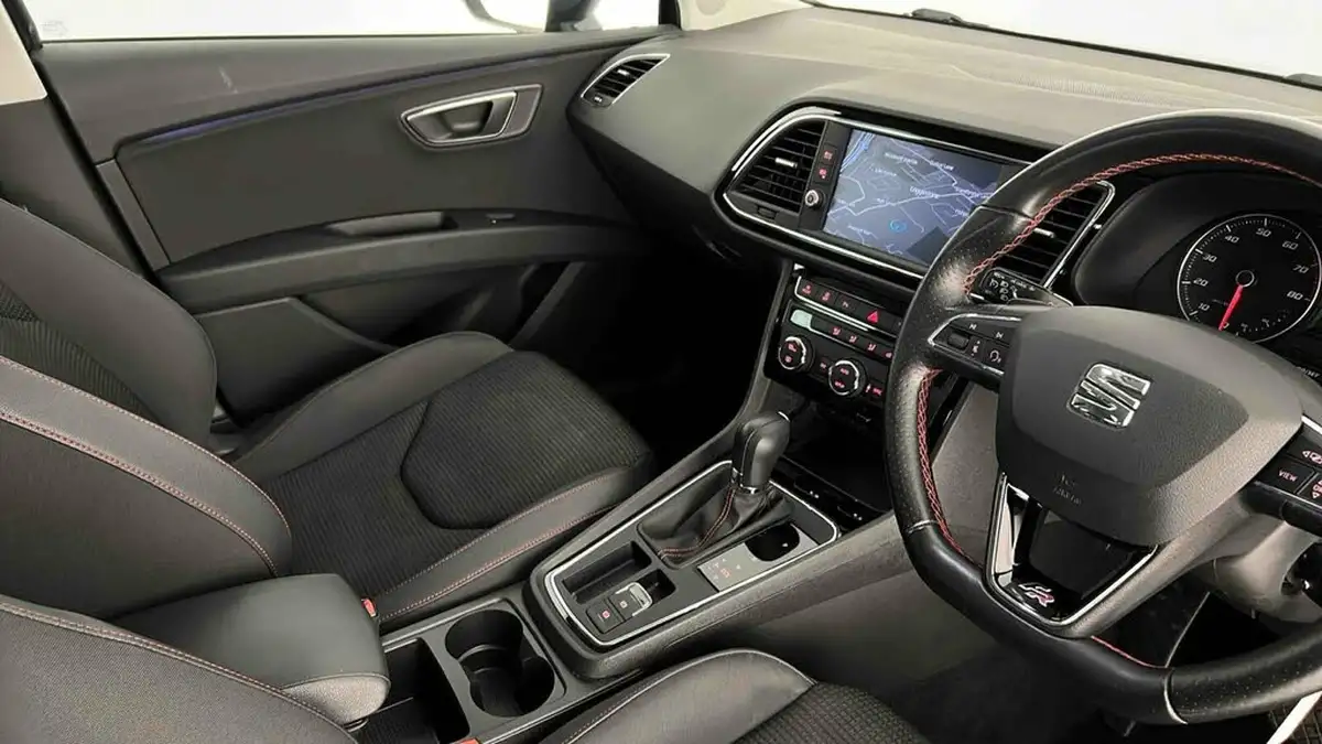 2019-seat-leon-20-tsi-fr-hatchback-big-33