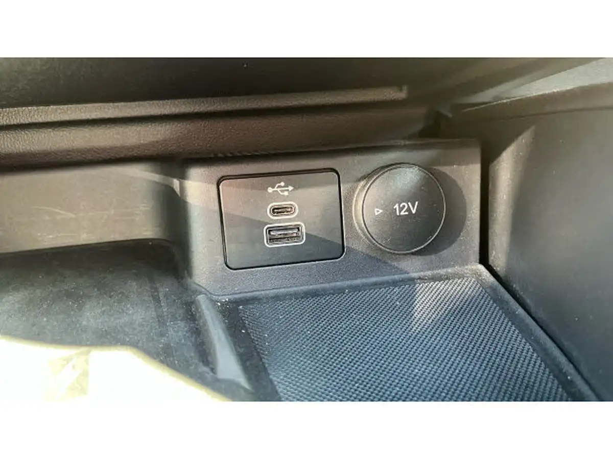 2022-ford-focus-10t-st-line-vignale-155ps-hybrid-mhev-estate-big-27