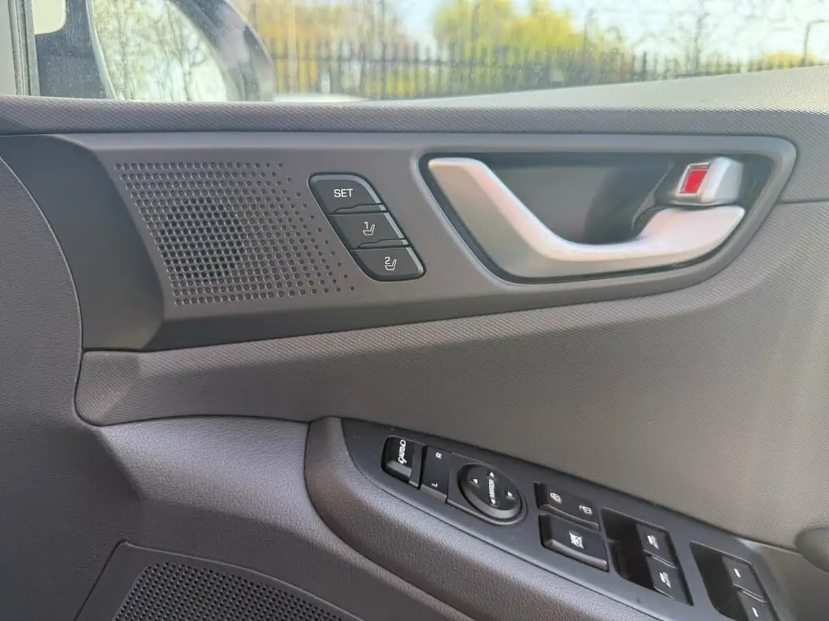 2018-hyundai-ioniq-16-gdi-premium-se-plug-in-hybrid-big-22