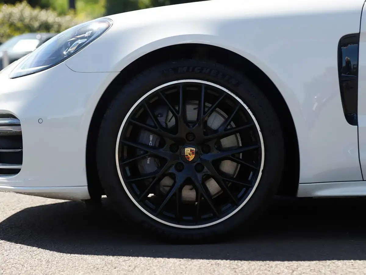 2023-porsche-panamera-30-4-e-hybrid-platinum-edition-hatchback-big-3