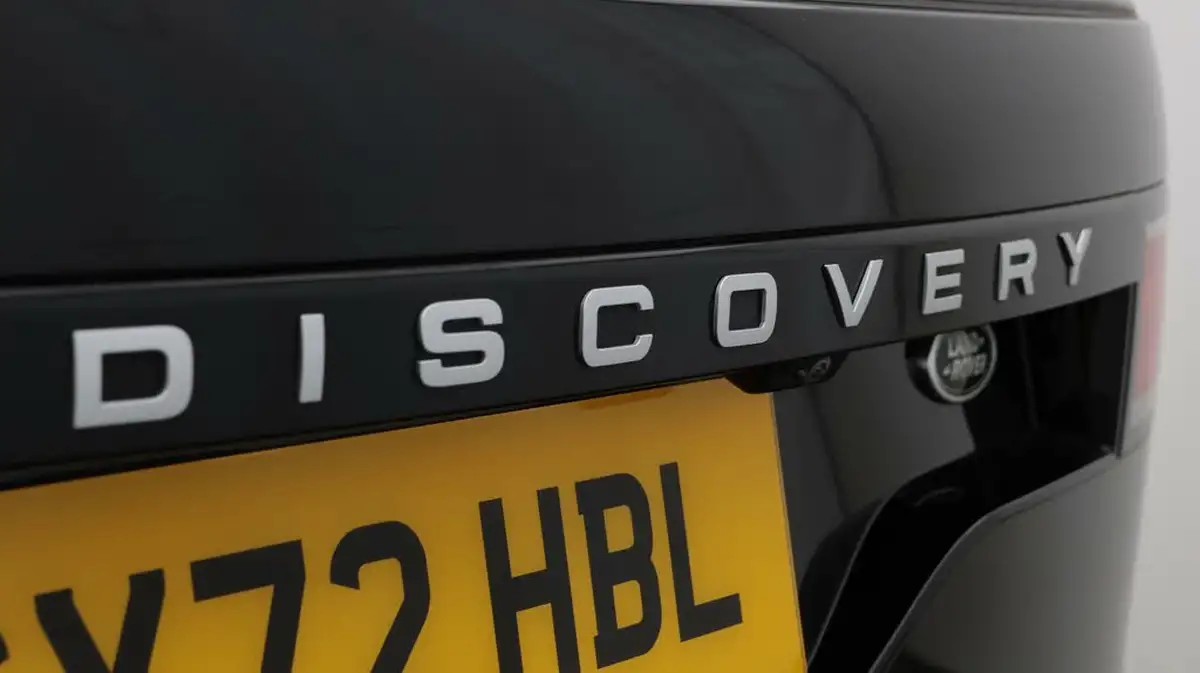 2022-land-rover-discovery-30-d250-s-big-24