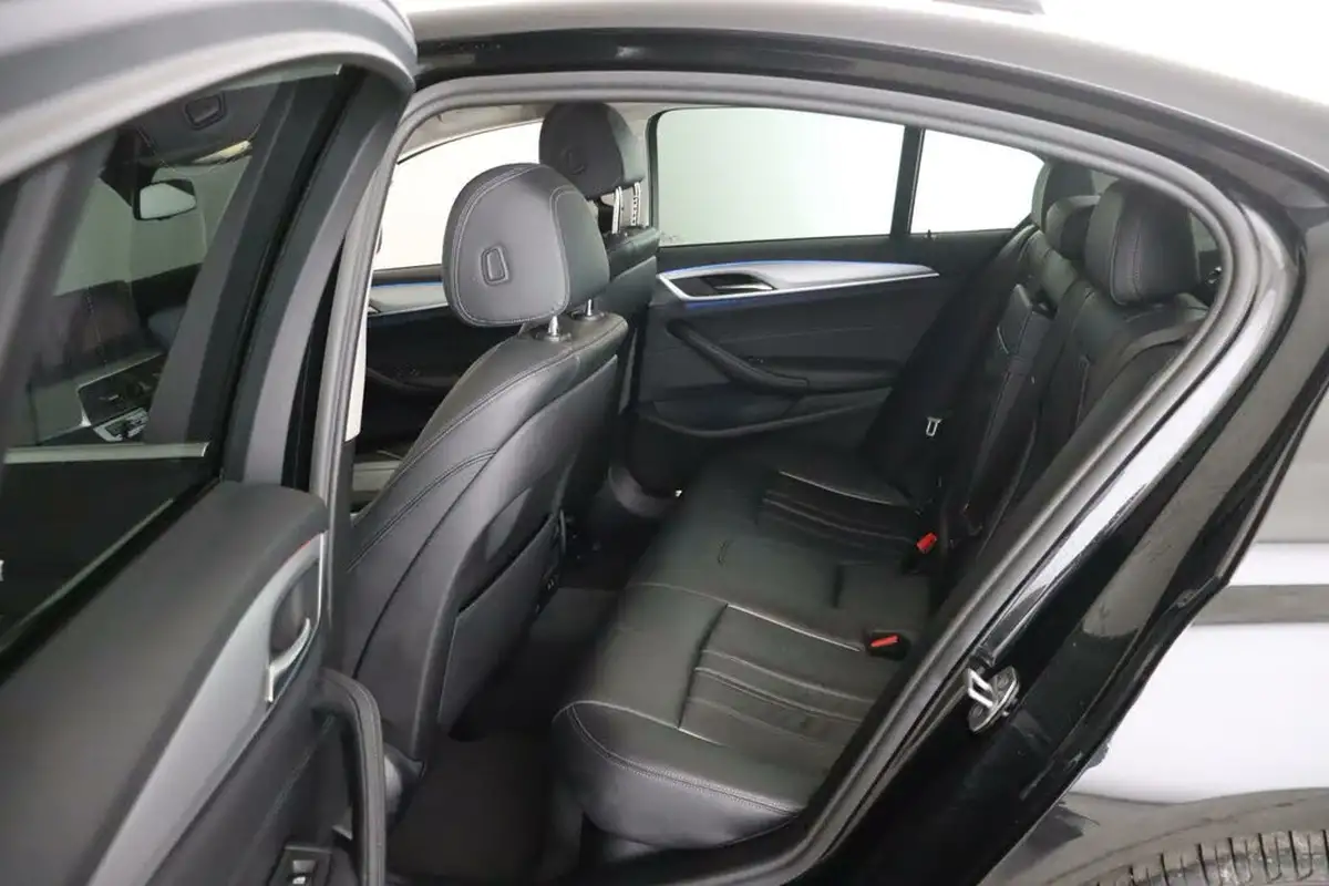 2022-bmw-5-series-20-530e-se-saloon-4d-big-11